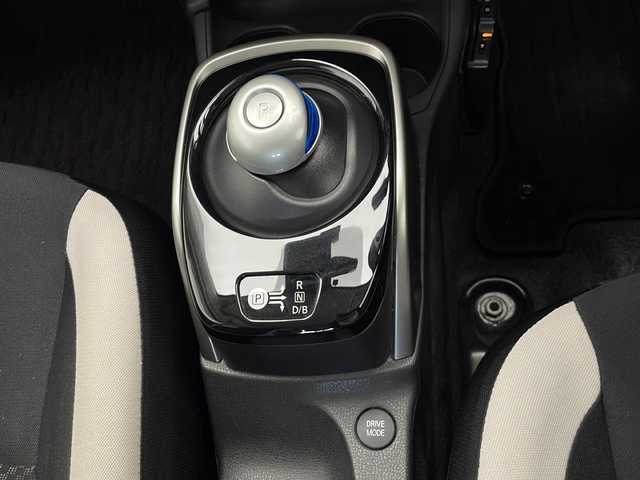 日産 ノート e－パワーX FOUR Vセレ 長野県 2020(令2)年 4.4万km ブリリアントシルバー 4WD/純正SDナビ&フルセグTV&CD&DVD&BT/車線逸脱警報/衝突軽減ブレーキ/センターデフロック/デジタルインナーミラー/バックカメラ/ETC/LEDヘッドライト/オートライト/電動格納ミラー/ウィンカーミラー/社外15インチAW付スタッドレスタイヤ装着/純正フロアマット/純正ドアバイザー/プッシュスタート/スマートキー/スペアキー1本/取扱説明書