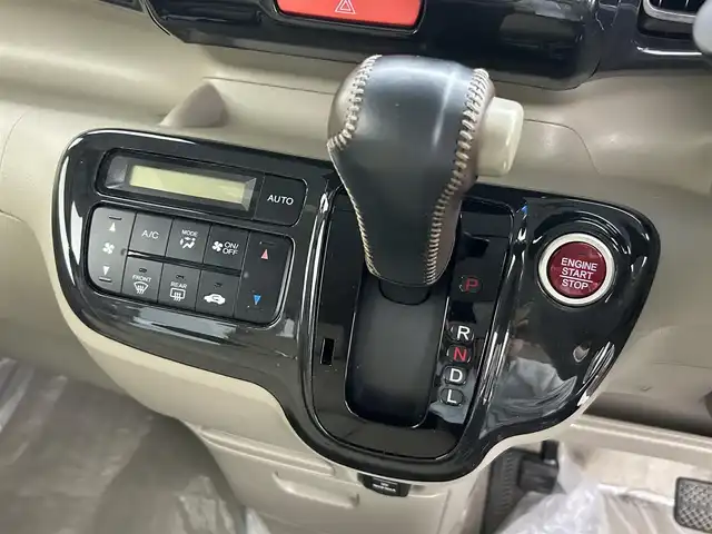ホンダ Ｎ ＢＯＸ G Lパッケージ 埼玉県 2013(平25)年 11万km クリスタルブラックパール 純正ナビ　Ｂｌｕｅｔｏｏｔｈ　TV バックカメラ　シートカバー　片側パワースライドドア スペアキー 純正フロアマット チップアップ スマートキー 純正14インチホイール