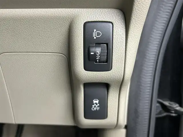 ホンダ Ｎ ＢＯＸ G Lパッケージ 埼玉県 2013(平25)年 11万km クリスタルブラックパール 純正ナビ　Ｂｌｕｅｔｏｏｔｈ　TV バックカメラ　シートカバー　片側パワースライドドア スペアキー 純正フロアマット チップアップ スマートキー 純正14インチホイール