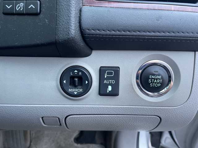 トヨタ クラウン ロイヤル ロイヤルサルーン 神奈川県 2009(平21)年 12.1万km シルバーM 純正HDDナビ/Bluetooth/ワンセグ/バックカメラ/クルーズコントロール/ドライブレコーダー/イージークローザートランク/ドア/パワーシート/スマートキー/スペアキー/カードキー/純正アルミホイール/純正フロアマット/オートライト/ダブルエアバック