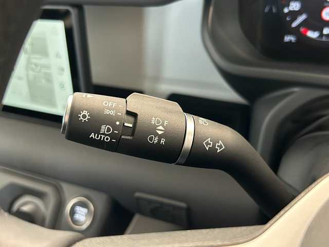 ランドローバー ランドローバー ディフェンダー 110S 熊本県 2024(令6)年 0.9万km サントリーニブラック ・スマートキー/・プッシュスタート/・パノラマサンルーフ/・エマージェンシーブレーキ/・ホイール情報/・水中走行検知/・低トラクション発進/・スローブアシスト/・ドライバーコンディションモニタ/・オートマチックパーキングエイド/・リアトラフィックモニタ/・レーンアシスト/・クルーズコントロール(追従式)/・電子制御エアサスペンション/・黒革シート/・前パワーシート/・前席シートヒーター /・ハンドルヒーター /・純正メモリナビ/　【Bluetooth・USB・AppleCarPlay・AndroidAuto】/・フルセグTV/・全方位カメラ/・ETC2.0/・ドライブレコーダー(前後録画)/・LEDヘッドランプ/・LEDフォグランプ/・純正ラバーマット/・保証書/取説