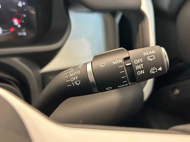 ランドローバー ランドローバー ディフェンダー 110S 熊本県 2024(令6)年 0.9万km サントリーニブラック ・スマートキー/・プッシュスタート/・パノラマサンルーフ/・エマージェンシーブレーキ/・ホイール情報/・水中走行検知/・低トラクション発進/・スローブアシスト/・ドライバーコンディションモニタ/・オートマチックパーキングエイド/・リアトラフィックモニタ/・レーンアシスト/・クルーズコントロール(追従式)/・電子制御エアサスペンション/・黒革シート/・前パワーシート/・前席シートヒーター /・ハンドルヒーター /・純正メモリナビ/　【Bluetooth・USB・AppleCarPlay・AndroidAuto】/・フルセグTV/・全方位カメラ/・ETC2.0/・ドライブレコーダー(前後録画)/・LEDヘッドランプ/・LEDフォグランプ/・純正ラバーマット/・保証書/取説