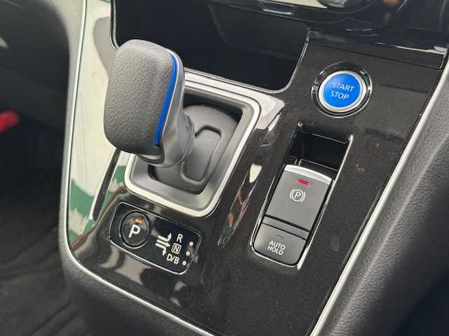 日産 セレナ e－パワー ハイウェイスター V 静岡県 2021(令3)年 1.2万km オレンジ ●純正10インチナビ/(フルセグ/CD/DVD/Blu-ray/Bluetooth)/●合皮シート/●全方位カメラ/●レーダークルーズコントロール/●ブラインドスポットモニター/●衝突被害軽減システム/●レーンキープアシスト/●前後コーナーセンサー/●電動パーキングブレーキ/●オートブレーキホールド/●LEDライト＆フォグランプ/●オートライト/●革巻きステアリング/●ステアリングスイッチ/●ETC2.0/●前方ドライブレコーダー/●デジタルインナーミラー/●両側パワースライドドア/●全席防水シート/●ドアバイザー/●スマートキー/●プッシュスタート/●社外フロアマット/●純正１５インチアルミホイール/●ダブル＋サイドSRS＋ABS