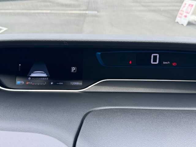 日産 セレナ e－パワー ハイウェイスター V 静岡県 2021(令3)年 1.2万km オレンジ ●純正10インチナビ/(フルセグ/CD/DVD/Blu-ray/Bluetooth)/●合皮シート/●全方位カメラ/●レーダークルーズコントロール/●ブラインドスポットモニター/●衝突被害軽減システム/●レーンキープアシスト/●前後コーナーセンサー/●電動パーキングブレーキ/●オートブレーキホールド/●LEDライト＆フォグランプ/●オートライト/●革巻きステアリング/●ステアリングスイッチ/●ETC2.0/●前方ドライブレコーダー/●デジタルインナーミラー/●両側パワースライドドア/●全席防水シート/●ドアバイザー/●スマートキー/●プッシュスタート/●社外フロアマット/●純正１５インチアルミホイール/●ダブル＋サイドSRS＋ABS
