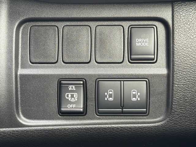 日産 セレナ e－パワー ハイウェイスター V 静岡県 2021(令3)年 1.2万km オレンジ ●純正10インチナビ/(フルセグ/CD/DVD/Blu-ray/Bluetooth)/●合皮シート/●全方位カメラ/●レーダークルーズコントロール/●ブラインドスポットモニター/●衝突被害軽減システム/●レーンキープアシスト/●前後コーナーセンサー/●電動パーキングブレーキ/●オートブレーキホールド/●LEDライト＆フォグランプ/●オートライト/●革巻きステアリング/●ステアリングスイッチ/●ETC2.0/●前方ドライブレコーダー/●デジタルインナーミラー/●両側パワースライドドア/●全席防水シート/●ドアバイザー/●スマートキー/●プッシュスタート/●社外フロアマット/●純正１５インチアルミホイール/●ダブル＋サイドSRS＋ABS