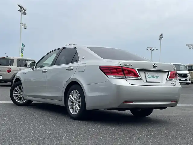 トヨタ クラウン ハイブリッド ロイヤル 島根県 2013(平25)年 7.1万km プレシャスシルバー 登録時走行距離70781km/保証書/取扱説明書/純正SDナビ/・フルセグTV/・Bluetooth接続/・CD/DVD再生/・SDミュージックサーバー/バックカメラ/ビルトインETC/前席シートヒーター/ハンドルヒーター/前後ドライブレコーダー/ステアリングスイッチ/スマートキー/スペアキー/プッシュスタート