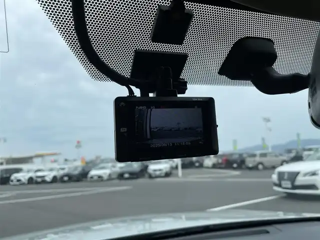トヨタ クラウン ハイブリッド ロイヤル 島根県 2013(平25)年 7.1万km プレシャスシルバー 登録時走行距離70781km/保証書/取扱説明書/純正SDナビ/・フルセグTV/・Bluetooth接続/・CD/DVD再生/・SDミュージックサーバー/バックカメラ/ビルトインETC/前席シートヒーター/ハンドルヒーター/前後ドライブレコーダー/ステアリングスイッチ/スマートキー/スペアキー/プッシュスタート