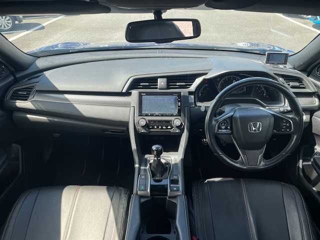 ホンダ シビック ハッチバック ホンダセンシング 長崎県 2018(平30)年 4.2万km ブリリアントスポーティブルーメタリック2トーン 無限エアロ/純正SDナビ/CD/DVD/BT/USB/フルセグTV/バックカメラ/ホンダセンシング/レーダークルーズコントロール/レーンキープアシスト/革調シートカバー/社外レーダー（ZERO 704V）/LEDオートライト/ビルトインETC/スペアキー/保証書/取扱説明書