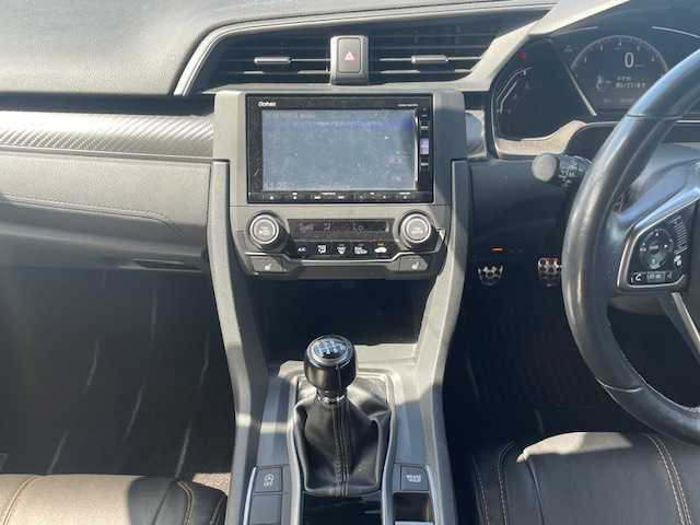 ホンダ シビック ハッチバック ホンダセンシング 長崎県 2018(平30)年 4.2万km ブリリアントスポーティブルーメタリック2トーン 無限エアロ/純正SDナビ/CD/DVD/BT/USB/フルセグTV/バックカメラ/ホンダセンシング/レーダークルーズコントロール/レーンキープアシスト/革調シートカバー/社外レーダー（ZERO 704V）/LEDオートライト/ビルトインETC/スペアキー/保証書/取扱説明書