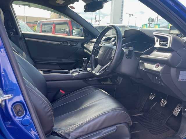 ホンダ シビック ハッチバック ホンダセンシング 長崎県 2018(平30)年 4.2万km ブリリアントスポーティブルーメタリック2トーン 無限エアロ/純正SDナビ/CD/DVD/BT/USB/フルセグTV/バックカメラ/ホンダセンシング/レーダークルーズコントロール/レーンキープアシスト/革調シートカバー/社外レーダー（ZERO 704V）/LEDオートライト/ビルトインETC/スペアキー/保証書/取扱説明書