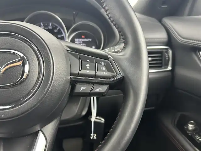 マツダ ＣＸ－８ 25S ブラックトーンED 千葉県 2023(令5)年 1.6万km チタニウムフラッシュマイカ 禁煙車/マツダセーフティサポート/・ドライバー・アテンション・アラート/・車線逸脱警報システム/・ブラインドスポットモニター/・レーンキープアシスト/・スマートブレーキサポート/・スマートシティブレーキサポート/・ヘッドアップディスプレイ/・コーナーセンサー/・レーダークルーズコントロール/純正メモリナビ/・USB/Bluetooth/フルセグTV/・ETC/・全方位カメラ/ハーフレザーシート/・パワーシート/・セカンドシートヒーター/革巻きステアリング/・ステアリングスイッチ/・ステアリングヒーター/MT付きAT/電子パーキング/・ブレーキホールド/純正ラバーフロアマット/純正ドアバイザー/純正19インチAW/オートライト/・LEDヘッドライト/電動格納ウインカーミラー
