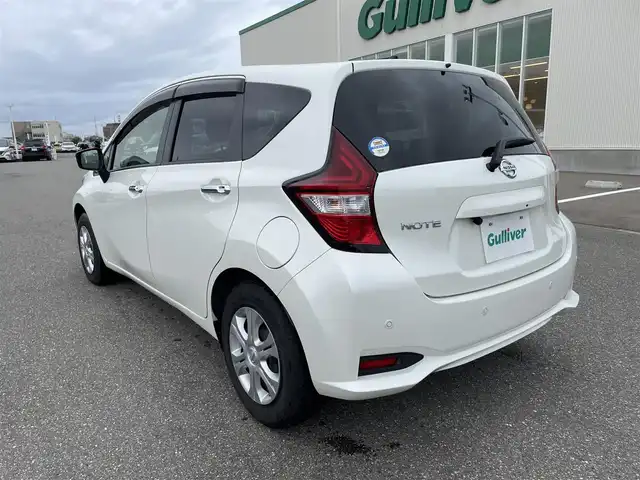 日産 ノート X 石川県 2018(平30)年 5.2万km ブリリアントホワイトパール 社外メモリーナビ/バックカメラ/インテリキー/プッシュスタート/電動ミラー/エマージェンシーブレーキ/コーナーセンサー/フロアマット