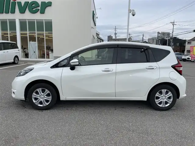 日産 ノート X 石川県 2018(平30)年 5.2万km ブリリアントホワイトパール 社外メモリーナビ/バックカメラ/インテリキー/プッシュスタート/電動ミラー/エマージェンシーブレーキ/コーナーセンサー/フロアマット