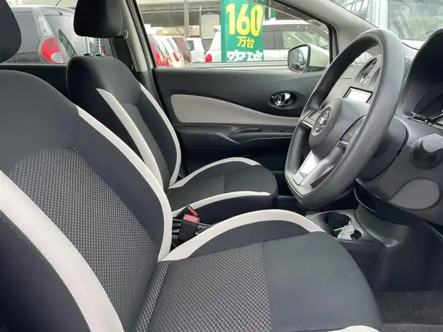 日産 ノート X 石川県 2018(平30)年 5.2万km ブリリアントホワイトパール 社外メモリーナビ/バックカメラ/インテリキー/プッシュスタート/電動ミラー/エマージェンシーブレーキ/コーナーセンサー/フロアマット