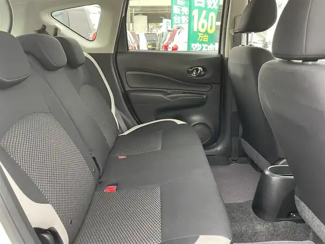 日産 ノート X 石川県 2018(平30)年 5.2万km ブリリアントホワイトパール 社外メモリーナビ/バックカメラ/インテリキー/プッシュスタート/電動ミラー/エマージェンシーブレーキ/コーナーセンサー/フロアマット