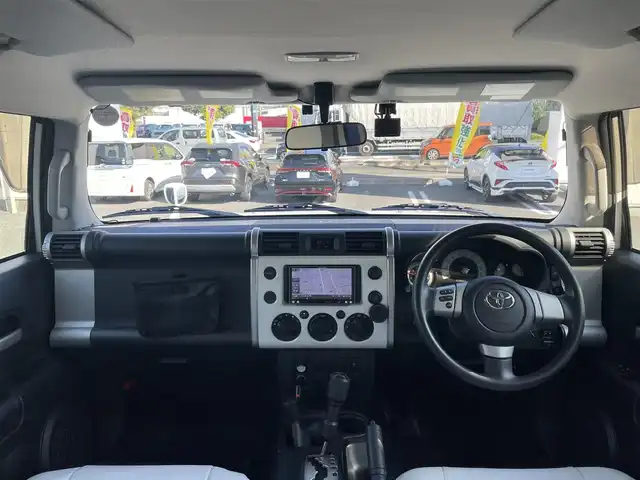 トヨタ ＦＪクルーザー 埼玉県 2013(平25)年 9.3万km ホワイト ・ワンオーナー/・社外ナビ/・リフトアップ2インチ/・バックカメラ/・コーナーセンサー/・ETC