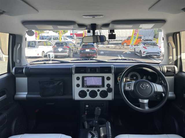 トヨタ ＦＪクルーザー 埼玉県 2013(平25)年 9.3万km ホワイト ワンオーナー/2インチアップ/ルーフキャリア/ナビ（DTV.BT.DISC.ラジオ）/社外アルミ/４wd/シートカバー/