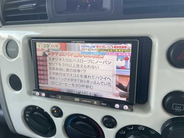 トヨタ ＦＪクルーザー 埼玉県 2013(平25)年 9.3万km ホワイト ワンオーナー/2インチアップ/ルーフキャリア/ナビ（DTV.BT.DISC.ラジオ）/社外アルミ/４wd/シートカバー/