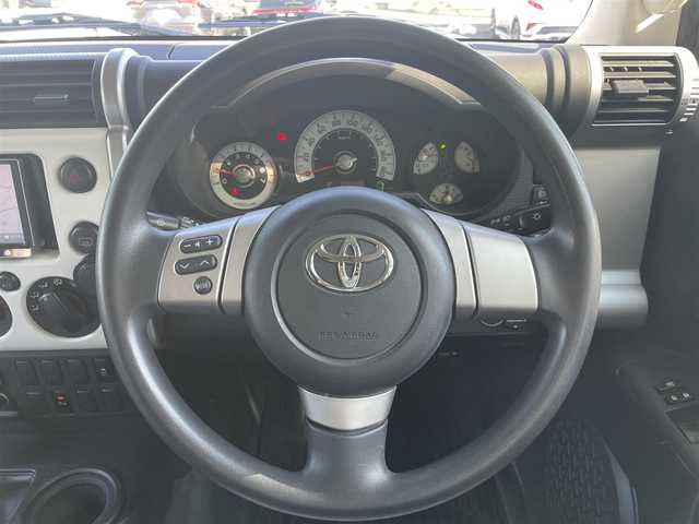 トヨタ ＦＪクルーザー 埼玉県 2013(平25)年 9.3万km ホワイト ワンオーナー/2インチアップ/ルーフキャリア/ナビ（DTV.BT.DISC.ラジオ）/社外アルミ/４wd/シートカバー/