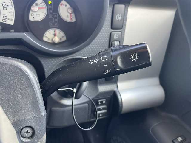 トヨタ ＦＪクルーザー 埼玉県 2013(平25)年 9.3万km ホワイト ワンオーナー/2インチアップ/ルーフキャリア/ナビ（DTV.BT.DISC.ラジオ）/社外アルミ/４wd/シートカバー/