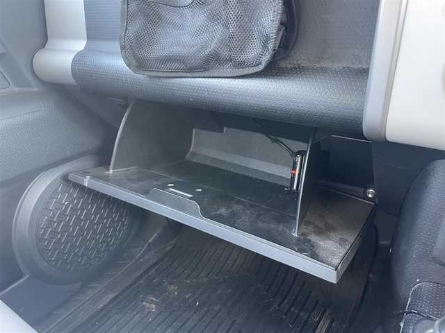 トヨタ ＦＪクルーザー 埼玉県 2013(平25)年 9.3万km ホワイト ワンオーナー/2インチアップ/ルーフキャリア/ナビ（DTV.BT.DISC.ラジオ）/社外アルミ/４wd/シートカバー/