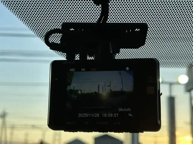 トヨタ プリウス S ツーリングセレ G’s 群馬県 2013(平25)年 9.4万km ホワイトパールクリスタルシャイン (株)IDOMが運営する【じしゃロン伊勢崎店】の自社ローン専用車両になりますこちらは現金またはオートローンご利用時の価格です。自社ローンご希望の方は別途その旨お申付け下さい/社外SDナビゲーション/バックカメラ/CD/DVD/SD/BT/DTV/ビルトインETC/オートライト/フォグライト/ドアバイザー/純正フロアマット