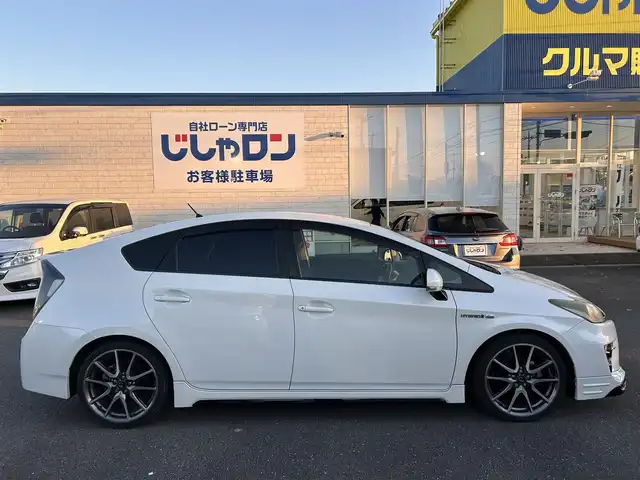 トヨタ プリウス S ツーリングセレ G’s 群馬県 2013(平25)年 9.4万km ホワイトパールクリスタルシャイン (株)IDOMが運営する【じしゃロン伊勢崎店】の自社ローン専用車両になりますこちらは現金またはオートローンご利用時の価格です。自社ローンご希望の方は別途その旨お申付け下さい/社外SDナビゲーション/バックカメラ/CD/DVD/SD/BT/DTV/ビルトインETC/オートライト/フォグライト/ドアバイザー/純正フロアマット