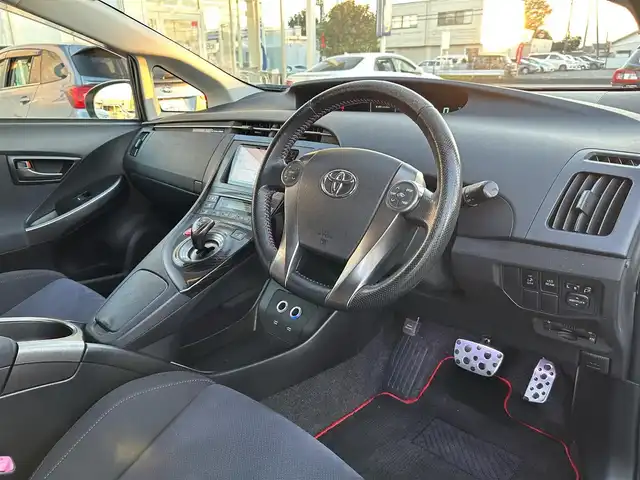 トヨタ プリウス S ツーリングセレ G’s 群馬県 2013(平25)年 9.4万km ホワイトパールクリスタルシャイン (株)IDOMが運営する【じしゃロン伊勢崎店】の自社ローン専用車両になりますこちらは現金またはオートローンご利用時の価格です。自社ローンご希望の方は別途その旨お申付け下さい/社外SDナビゲーション/バックカメラ/CD/DVD/SD/BT/DTV/ビルトインETC/オートライト/フォグライト/ドアバイザー/純正フロアマット