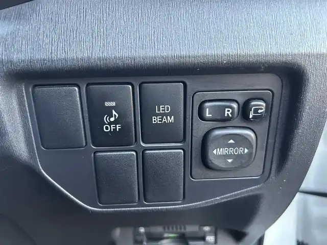 トヨタ プリウス S ツーリングセレ G’s 群馬県 2013(平25)年 9.4万km ホワイトパールクリスタルシャイン (株)IDOMが運営する【じしゃロン伊勢崎店】の自社ローン専用車両になりますこちらは現金またはオートローンご利用時の価格です。自社ローンご希望の方は別途その旨お申付け下さい/社外SDナビゲーション/バックカメラ/CD/DVD/SD/BT/DTV/ビルトインETC/オートライト/フォグライト/ドアバイザー/純正フロアマット