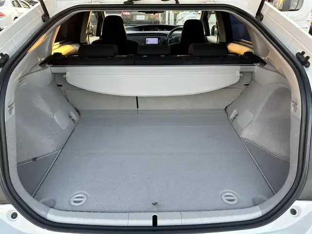 トヨタ プリウス S ツーリングセレ G’s 群馬県 2013(平25)年 9.4万km ホワイトパールクリスタルシャイン (株)IDOMが運営する【じしゃロン伊勢崎店】の自社ローン専用車両になりますこちらは現金またはオートローンご利用時の価格です。自社ローンご希望の方は別途その旨お申付け下さい/社外SDナビゲーション/バックカメラ/CD/DVD/SD/BT/DTV/ビルトインETC/オートライト/フォグライト/ドアバイザー/純正フロアマット