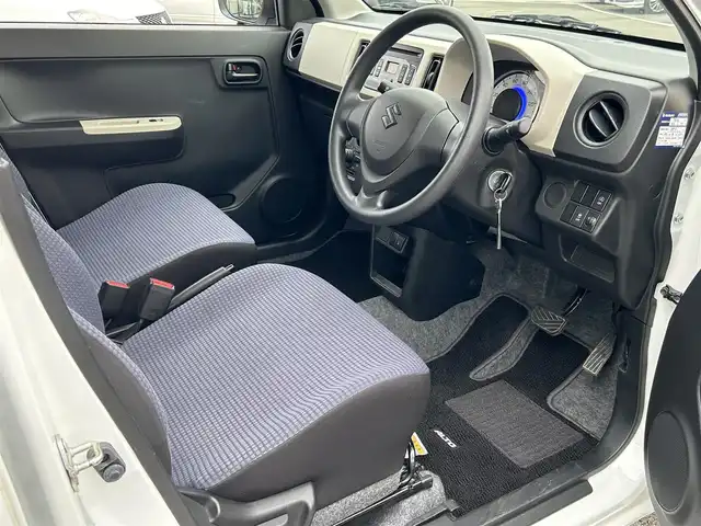 スズキ アルト L 愛媛県 2021(令3)年 2万km スペリアホワイト 純正オーディオ/AM・FM/CD/AUX/オートライト/横滑り防止装置/電動格納ドアミラー/D席シートヒーター/アイドリングストップ/リモコンキー/スペアキー/横滑り防止装置/盗難防止装置/ハロゲンヘッドライト/純正フロアマット/純正ホイールキャップ