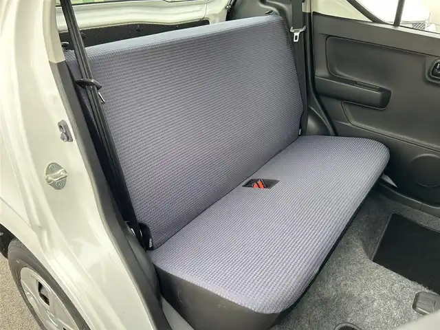 スズキ アルト L 愛媛県 2021(令3)年 2万km スペリアホワイト 純正オーディオ/AM・FM/CD/AUX/オートライト/横滑り防止装置/電動格納ドアミラー/D席シートヒーター/アイドリングストップ/リモコンキー/スペアキー/横滑り防止装置/盗難防止装置/ハロゲンヘッドライト/純正フロアマット/純正ホイールキャップ