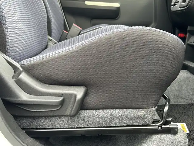 スズキ アルト L 愛媛県 2021(令3)年 2万km スペリアホワイト 純正オーディオ/AM・FM/CD/AUX/オートライト/横滑り防止装置/電動格納ドアミラー/D席シートヒーター/アイドリングストップ/リモコンキー/スペアキー/横滑り防止装置/盗難防止装置/ハロゲンヘッドライト/純正フロアマット/純正ホイールキャップ