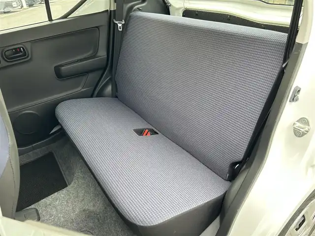 スズキ アルト L 愛媛県 2021(令3)年 2万km スペリアホワイト 純正オーディオ/AM・FM/CD/AUX/オートライト/横滑り防止装置/電動格納ドアミラー/D席シートヒーター/アイドリングストップ/リモコンキー/スペアキー/横滑り防止装置/盗難防止装置/ハロゲンヘッドライト/純正フロアマット/純正ホイールキャップ