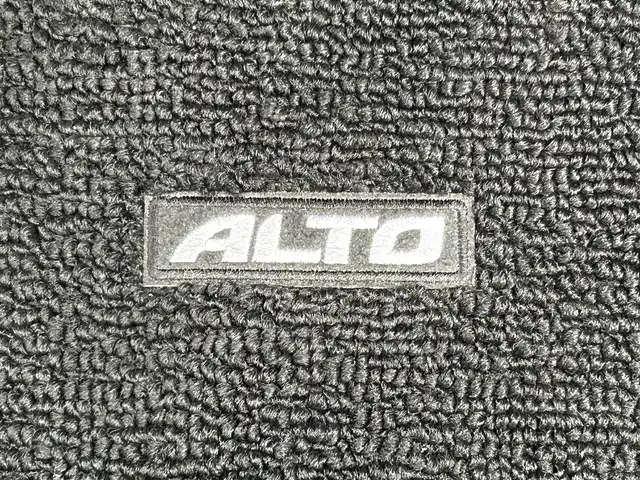 スズキ アルト L 愛媛県 2021(令3)年 2万km スペリアホワイト 純正オーディオ/AM・FM/CD/AUX/オートライト/横滑り防止装置/電動格納ドアミラー/D席シートヒーター/アイドリングストップ/リモコンキー/スペアキー/横滑り防止装置/盗難防止装置/ハロゲンヘッドライト/純正フロアマット/純正ホイールキャップ