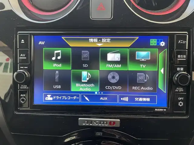 日産 ノート e－パワーニスモ S 静岡県 2020(令2)年 5万km ブリリアントホワイトパール 純正ナビ/（AM/FM/CD/DVD/BT)/フルセグTV/アラウンドビューモニター/バックカメラ/レーダークルーズコントロール/スマートキー/プッシュスタート/デジタルインナーミラー/MOMOシフト（純正積込あり）/レオニス17インチアルミホイール/純正フロアマット/エマージェンシーブレーキ/レーンキープアシスト/横滑り防止装置/LEDヘッドライト/オートマチックハイビーム/保証書