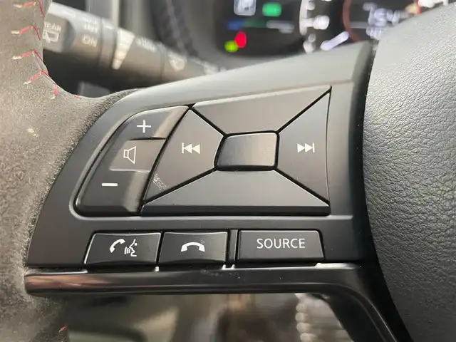 日産 ノート e－パワーニスモ S 静岡県 2020(令2)年 5万km ブリリアントホワイトパール 純正ナビ/（AM/FM/CD/DVD/BT)/フルセグTV/アラウンドビューモニター/バックカメラ/レーダークルーズコントロール/スマートキー/プッシュスタート/デジタルインナーミラー/MOMOシフト（純正積込あり）/レオニス17インチアルミホイール/純正フロアマット/エマージェンシーブレーキ/レーンキープアシスト/横滑り防止装置/LEDヘッドライト/オートマチックハイビーム/保証書