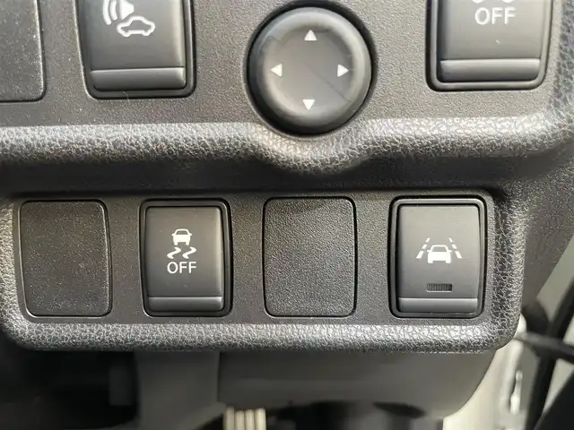 日産 ノート e－パワーニスモ S 静岡県 2020(令2)年 5万km ブリリアントホワイトパール 純正ナビ/（AM/FM/CD/DVD/BT)/フルセグTV/アラウンドビューモニター/バックカメラ/レーダークルーズコントロール/スマートキー/プッシュスタート/デジタルインナーミラー/MOMOシフト（純正積込あり）/レオニス17インチアルミホイール/純正フロアマット/エマージェンシーブレーキ/レーンキープアシスト/横滑り防止装置/LEDヘッドライト/オートマチックハイビーム/保証書