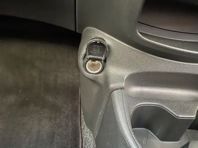 日産 ノート e－パワーニスモ S 静岡県 2020(令2)年 5万km ブリリアントホワイトパール 純正ナビ/（AM/FM/CD/DVD/BT)/フルセグTV/アラウンドビューモニター/バックカメラ/レーダークルーズコントロール/スマートキー/プッシュスタート/デジタルインナーミラー/MOMOシフト（純正積込あり）/レオニス17インチアルミホイール/純正フロアマット/エマージェンシーブレーキ/レーンキープアシスト/横滑り防止装置/LEDヘッドライト/オートマチックハイビーム/保証書