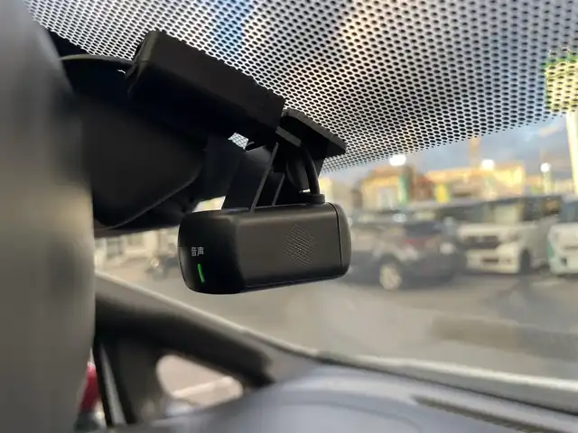 日産 ノート e－パワーニスモ S 静岡県 2020(令2)年 5万km ブリリアントホワイトパール 純正ナビ/（AM/FM/CD/DVD/BT)/フルセグTV/アラウンドビューモニター/バックカメラ/レーダークルーズコントロール/スマートキー/プッシュスタート/デジタルインナーミラー/MOMOシフト（純正積込あり）/レオニス17インチアルミホイール/純正フロアマット/エマージェンシーブレーキ/レーンキープアシスト/横滑り防止装置/LEDヘッドライト/オートマチックハイビーム/保証書