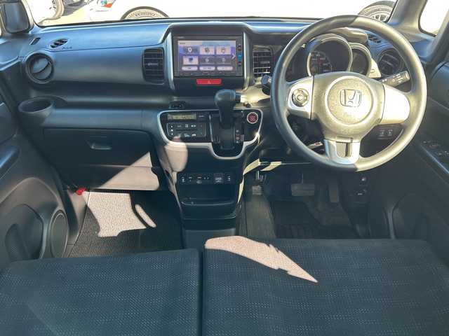 ホンダ Ｎ ＢＯＸ G SSパッケージ 大阪府 2016(平28)年 6.8万km プレミアムホワイトパールⅡ 純正ナビ（フルセグ/Ｂｌｕｅｔｏｏｔｈ/DVD/CD)/両側パワースライドドア　/バックカメラ　/横滑り防止装置　/オートライト　/アイドリングストップ　/社外フロアマット　/純正キセノンライト　/USB入力端子/スペアキー１本　/ビルトインＥＴＣ　/取扱説明書