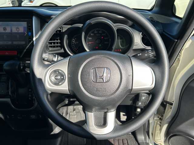 ホンダ Ｎ ＢＯＸ G SSパッケージ 大阪府 2016(平28)年 6.8万km プレミアムホワイトパールⅡ 純正ナビ（フルセグ/Ｂｌｕｅｔｏｏｔｈ/DVD/CD)/両側パワースライドドア　/バックカメラ　/横滑り防止装置　/オートライト　/アイドリングストップ　/社外フロアマット　/純正キセノンライト　/USB入力端子/スペアキー１本　/ビルトインＥＴＣ　/取扱説明書