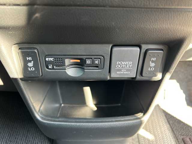 ホンダ Ｎ ＢＯＸ G SSパッケージ 大阪府 2016(平28)年 6.8万km プレミアムホワイトパールⅡ 純正ナビ（フルセグ/Ｂｌｕｅｔｏｏｔｈ/DVD/CD)/両側パワースライドドア　/バックカメラ　/横滑り防止装置　/オートライト　/アイドリングストップ　/社外フロアマット　/純正キセノンライト　/USB入力端子/スペアキー１本　/ビルトインＥＴＣ　/取扱説明書