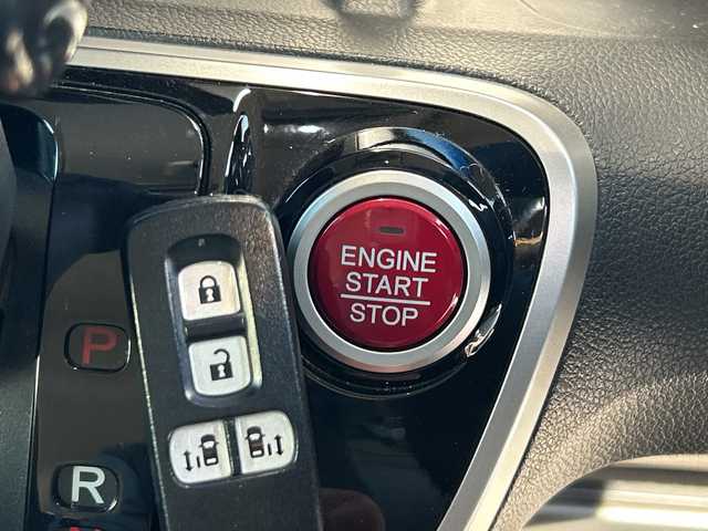 ホンダ Ｎ ＢＯＸ G SSパッケージ 大阪府 2016(平28)年 6.8万km プレミアムホワイトパールⅡ 純正ナビ（フルセグ/Ｂｌｕｅｔｏｏｔｈ/DVD/CD)/両側パワースライドドア　/バックカメラ　/横滑り防止装置　/オートライト　/アイドリングストップ　/社外フロアマット　/純正キセノンライト　/USB入力端子/スペアキー１本　/ビルトインＥＴＣ　/取扱説明書