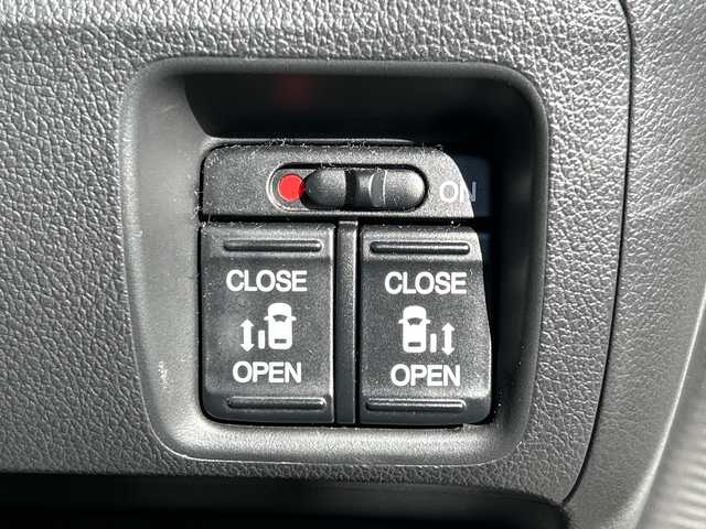 ホンダ Ｎ ＢＯＸ G SSパッケージ 大阪府 2016(平28)年 6.8万km プレミアムホワイトパールⅡ 純正ナビ（フルセグ/Ｂｌｕｅｔｏｏｔｈ/DVD/CD)/両側パワースライドドア　/バックカメラ　/横滑り防止装置　/オートライト　/アイドリングストップ　/社外フロアマット　/純正キセノンライト　/USB入力端子/スペアキー１本　/ビルトインＥＴＣ　/取扱説明書