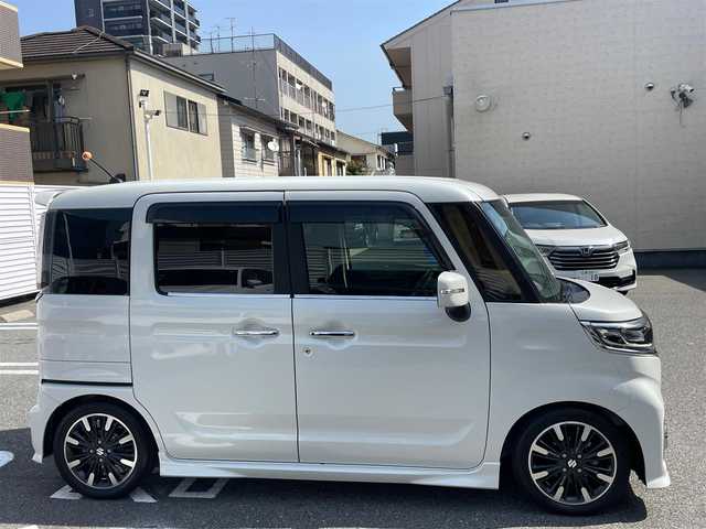 スズキ スペーシア カスタム HYBRID XS ターボ 宮崎県 2021(令3)年 2.5万km ピュアホワイトP ワンオーナー/社外メモリーナビ/フルセグTV/バックカメラ/ETC/セーフティサポート/・デュアルカメラブレーキサポート/・車線逸脱警報機能/・アダプティブクルーズコントロール/・誤発進抑制機能/・後方誤発進抑制機能/・後退時ブレーキサポート/・リアパーキングセンサー/両側パワースライドドア/ハーフレザーシート/D席シートヒーター/革巻きステアリング/パドルシフト/LEDヘッドランプ/オートライト/スペアキー×１/アイドリングストップ/ターボ/ローダウンサス/新車時整備手帳/　　【保証書】/取扱説明書