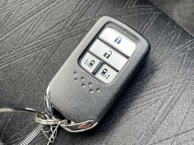 ホンダ オデッセイ アブソルート アドバンス 岩手県 2016(平28)年 6.8万km プレミアムヴィーナスブラックP ホンダセンシング/4WD/純正ナビフルセグTV/BT/CD/DVD/全方位カメラ/アダプティブクルーズコントロール/ハーフレザー/両側パワースライドドア/ＥＴＣ/積込社外AW＋冬タイヤ/レーンキープアシスト/パワーシート/オートライト/ＬＥＤヘッドライト/フォグランプ/スマートキー/プッシュスタート/カーテンエアバック/純正フロアマット