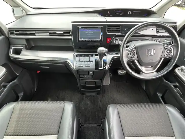 ホンダ ステップワゴン スパーダ クルスピセンシング 兵庫県 2018(平30)年 5.4万km プラチナホワイトパール 純正ナビ/ＥＴＣ/Bluetoothオーディオ/フルセグ/CD／DVD/バックカメラ/ステアリングリモコン/後部座席モニター（フリップダウン）/両側パワースライドドア/シートヒーター/Ｈｏｎｄａセンシング/クルーズコントロール（追従走行あり）/純正フロアマット