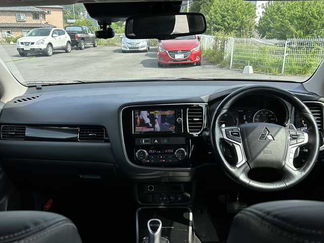 三菱 アウトランダー ＰＨＥＶ G セーフティパッケージ 山梨県 2017(平29)年 7.5万km スターリングシルバーM