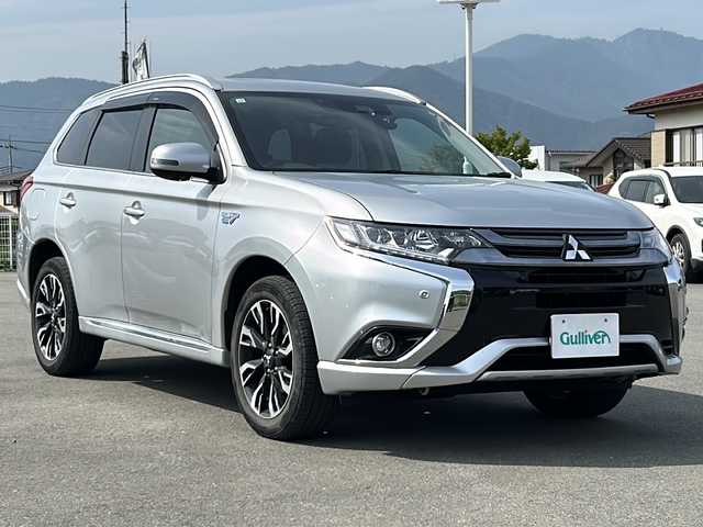 三菱 アウトランダー ＰＨＥＶ G セーフティパッケージ 山梨県 2017(平29)年 7.5万km スターリングシルバーM